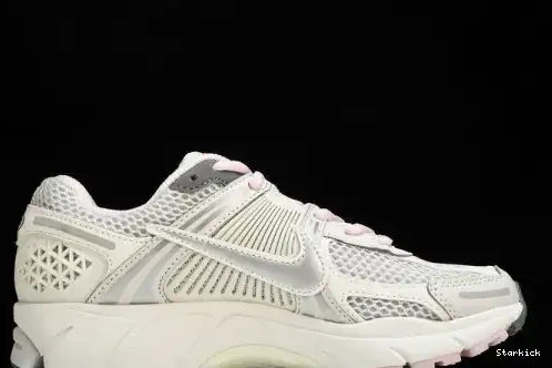 Nike 5 Pack White FN3695-001 Pink Vomero Zoom 520 0531